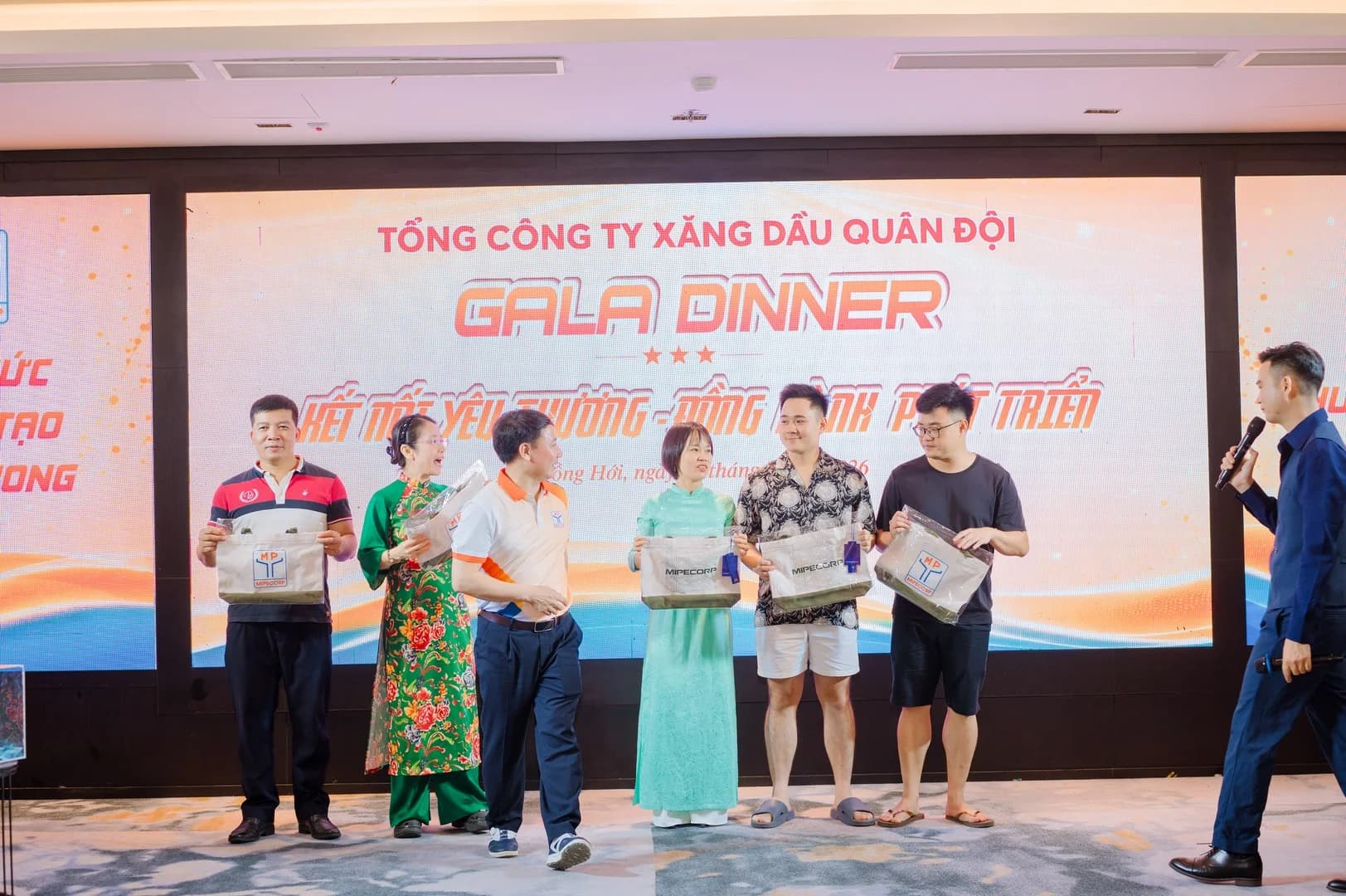 GALA XĂNG DẦU