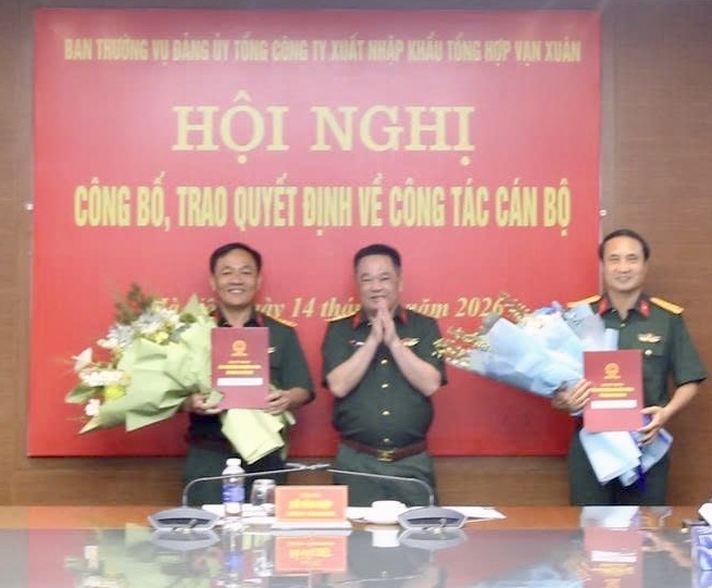 nh trao quyết định CT-TGĐ 140726